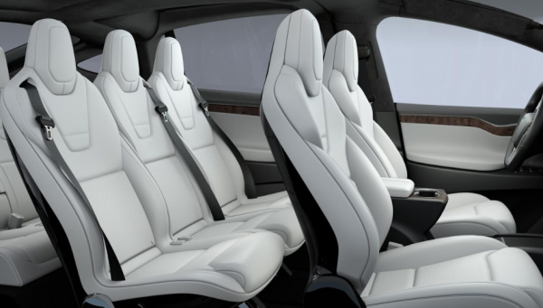 Jok mobil dengan bahan kulit sintetis vegan